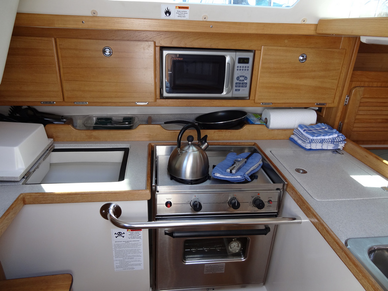 Port Side Galley Stovetop 